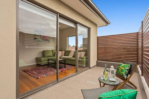 Dromana Beach House For Two Families. - Accommodation Daintree 3