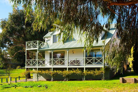 Ducks Bay - Accommodation Daintree 1