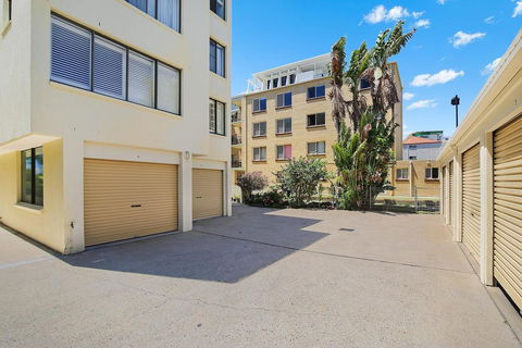 Eastbourne U6, 80 Esplanade. Golden Beach - Accommodation Daintree 2