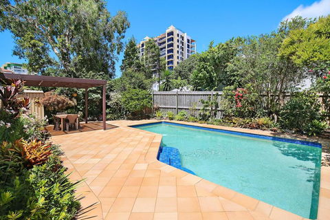 Eastbourne U6, 80 Esplanade. Golden Beach - Accommodation Daintree 0