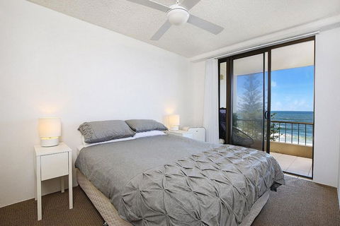 Edgecliffe Unit 7, 4 Bulcock Beach Esplanade Kings Beach - Accommodation Daintree 3
