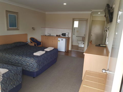 Edward Parry Motel And Apartments - Accommodation Daintree 3