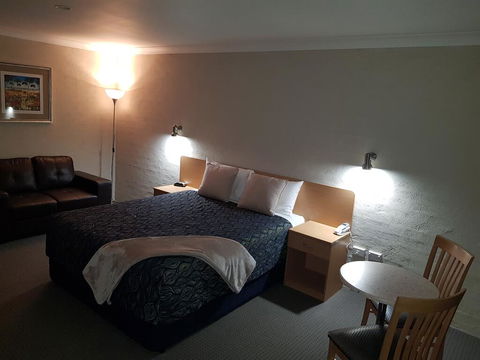 Edward Parry Motel And Apartments - Accommodation Daintree 1