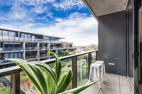 Elegant 1 Bed 1 Bath & Free Parking - Accommodation Daintree 2