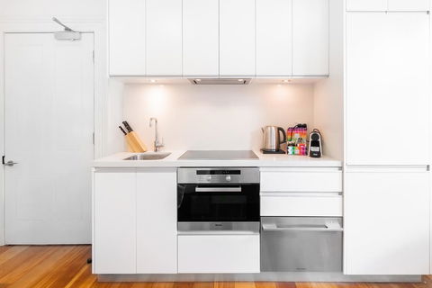 Elegantly Styled Studio In Stunning Glebe Estate - Accommodation Daintree 2