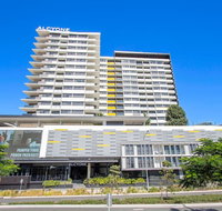 Elite elegance 2BRHamilton APT with Parking - Accommodation Daintree