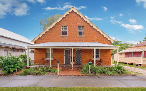 Eliza 1875 Red Brick Duplex Townhouse - Accommodation Daintree 0