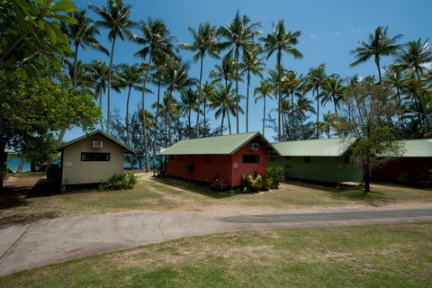Ellis Beach Oceanfront Bungalows - Accommodation Daintree 2