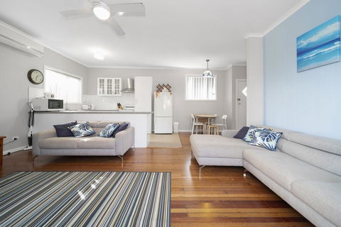 Eloora House, Blue Bay - Accommodation Daintree 0