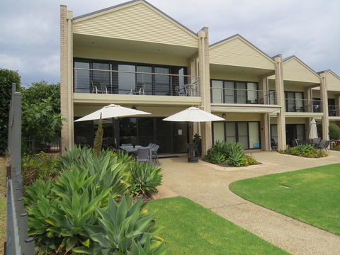 ELSINOR Townhouse 10 Mulwala - Accommodation Daintree 0