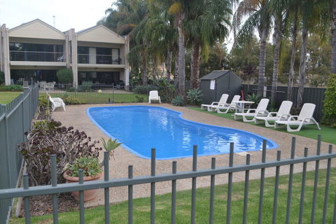 ELSINOR Townhouse 4 Mulwala - Accommodation Daintree 2