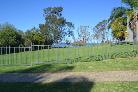 ELSINOR Townhouse 4 Mulwala - Accommodation Daintree 1