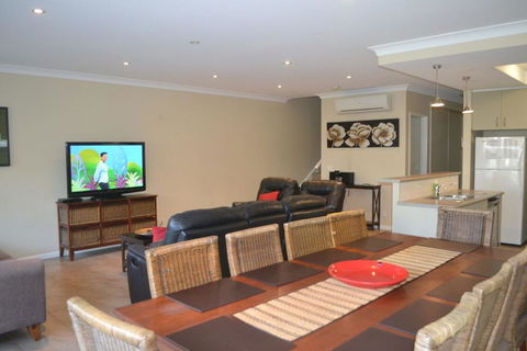 ELSINOR Townhouse 4 Mulwala - Accommodation Daintree 3