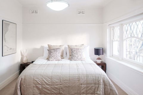 Elwood Beach Calming Tones - Pets, Garden - Accommodation Daintree 2