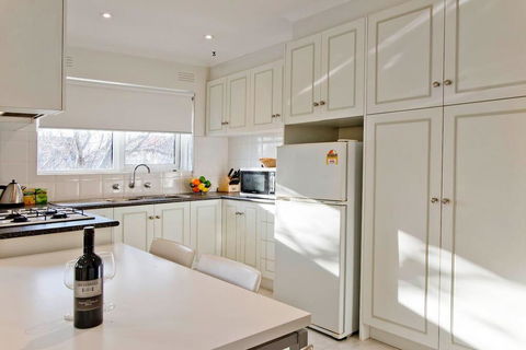 Elwood Seaside 2 Bed Retreat - Accommodation Daintree 1
