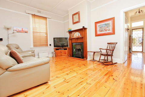 Emaroo Cottages Broken Hill - Accommodation Daintree 3