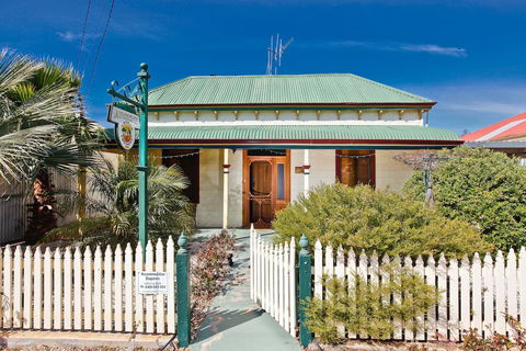 Emaroo Cottages Broken Hill - Accommodation Daintree 0