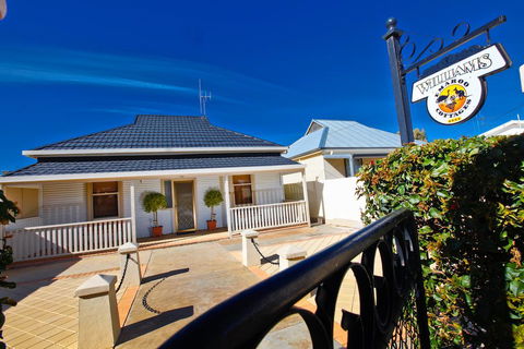 Emaroo Cottages Broken Hill - Accommodation Daintree 2