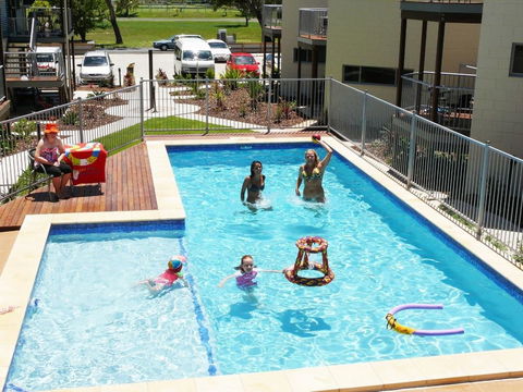 Emu's Beach Resort - Accommodation Daintree 0