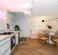 Enjoy Cafe Culture From Chic Warehouse Conversion - Accommodation Daintree