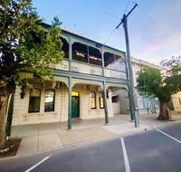 Entire Townhouse in Heart of Echuca's Port CBD - 15 guest capacity - Accommodation Daintree