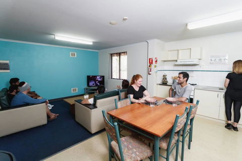 Erica Underwood House 6 Bedroom Flat - Accommodation Daintree 3