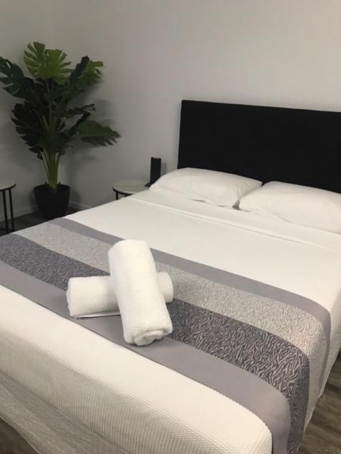 Escape On Lake - Accommodation Daintree 2