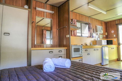 Esk Caravan Park & Rail Trail Motel - Accommodation Daintree 1