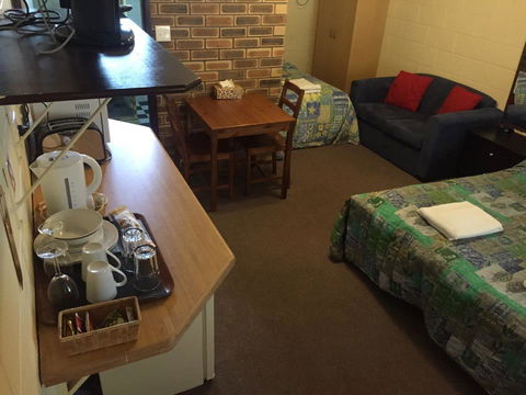 Esk Motel - Accommodation Daintree 1