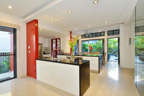 Esplanade Villa - Accommodation Daintree 0