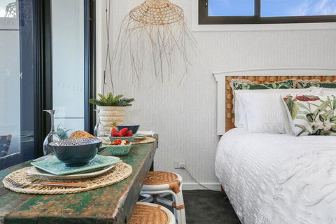 Eternity 141 - Room With Private Bathroom, Balcony Bed & Breakfast - Accommodation Daintree 3