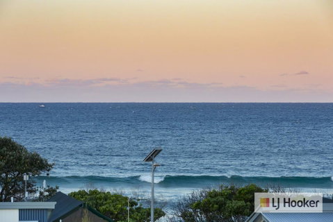 EXCLUSIVE OCEAN VIEW PENTHOUSE ON MARINE PARADE - Accommodation Daintree 1