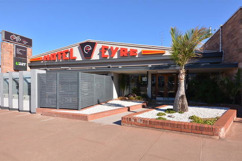 Eyre Hotel - Accommodation Daintree 2