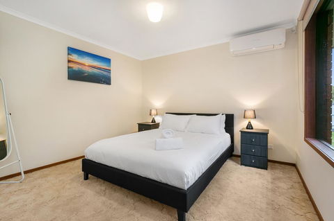 Family Getaway - Walk To Bay Beach - Accommodation Daintree 3