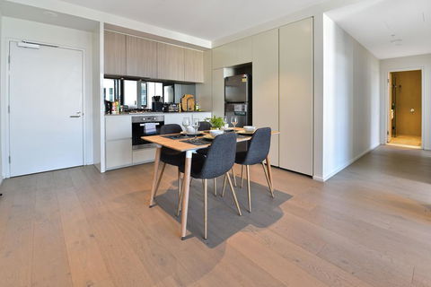 Family Loved-2BR Apt @ Docklands - Free Parking - Accommodation Daintree 3