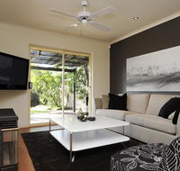 Feathers Serviced Townhouse - Accommodation Daintree