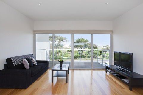 Four Kings Apartment - Deluxe 2br #3 - Accommodation Daintree 1