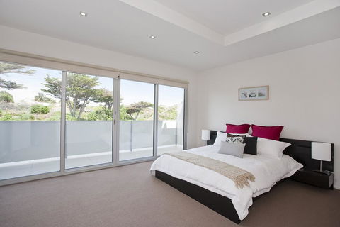 Four Kings Apartment - Deluxe 2br #3 - Accommodation Daintree 3