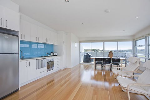 Four Kings Apartment - Deluxe 2br #3 - Accommodation Daintree 0