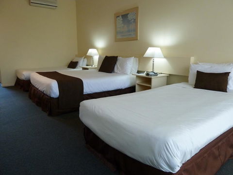 Frankston International - Accommodation Daintree 2