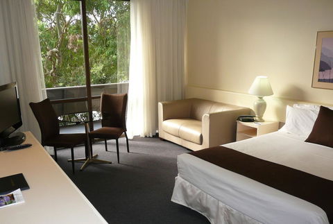 Frankston International - Accommodation Daintree 0