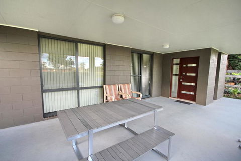 FRASERS COTTAGE- 23 Castle St Laurieton - Accommodation Daintree 2