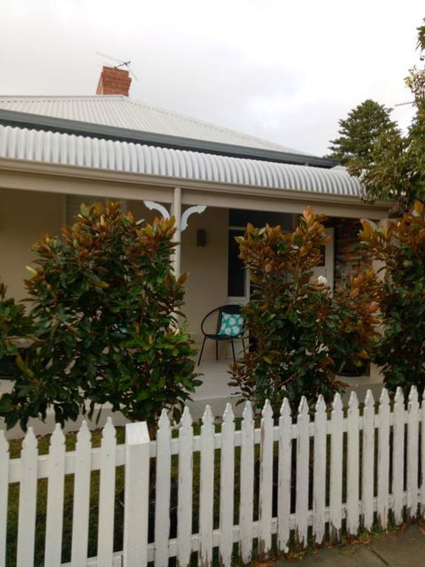 FUNKY COTTAGE - Accommodation Daintree 0