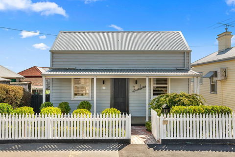 Geelong West Miner's Cottage - Accommodation Daintree 0