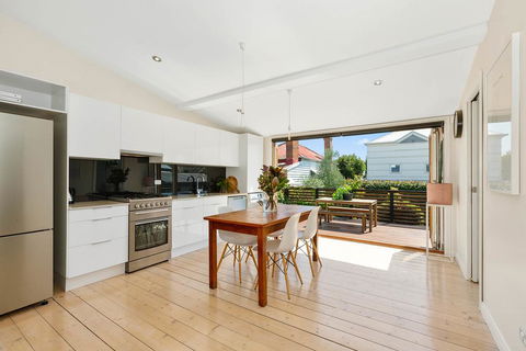 Geelong West Miner's Cottage - Accommodation Daintree 3