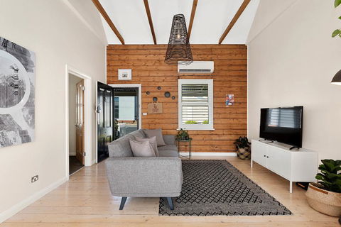 Geelong West Miner's Cottage - Accommodation Daintree 1