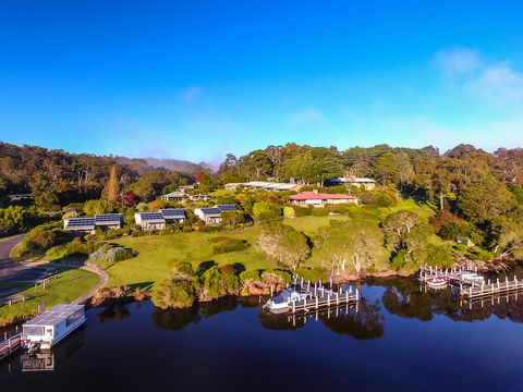 Gipsy Point Lakeside - Accommodation Daintree 0