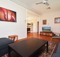 Glandore Estate Vineyard Homestead onsite cellar door  walk to restaurants incl EXP - Accommodation Daintree