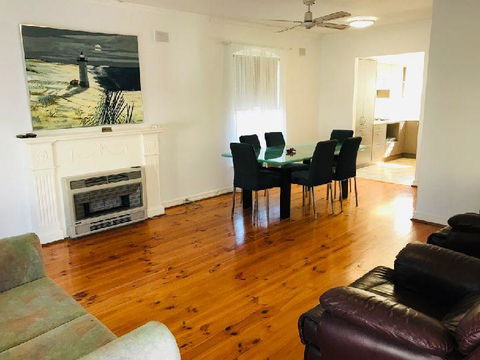 Glenelg Holiday Apartments-Colonial Square - Accommodation Daintree 1