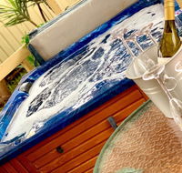 Glenway House Spa Oasis Rockingham - Accommodation Daintree